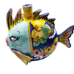 Lampada a forma di pesce con decorazioni
